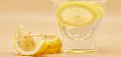 女人常喝檸檬水，對身體有很多好處